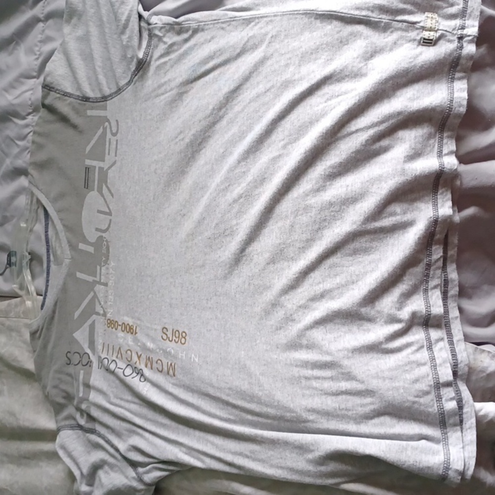 SEAN JOHN Grey t-shirt